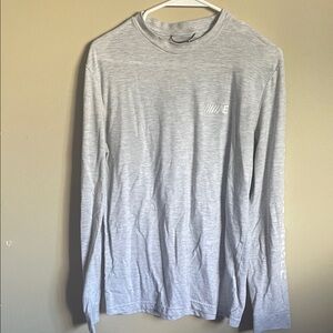American Eagle Outfitters Light Gray Long Sleeve Tee (Bin C)